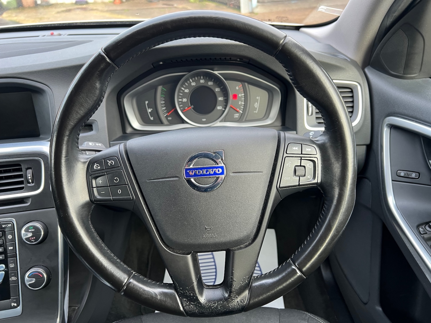 Used Volvo S60 2015 for sale - 77201629: Photo 23