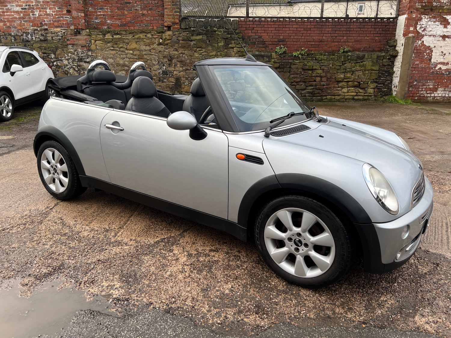 Used MINI Convertible 2007 for sale - 77679697: Photo 13