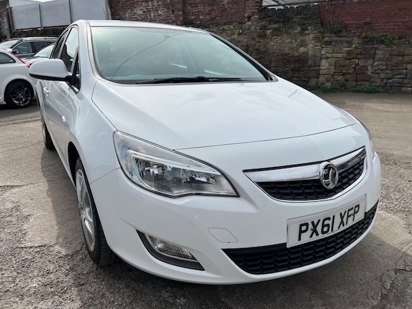 Used Vauxhall Astra 2011 for sale - 74538672: Photo 2