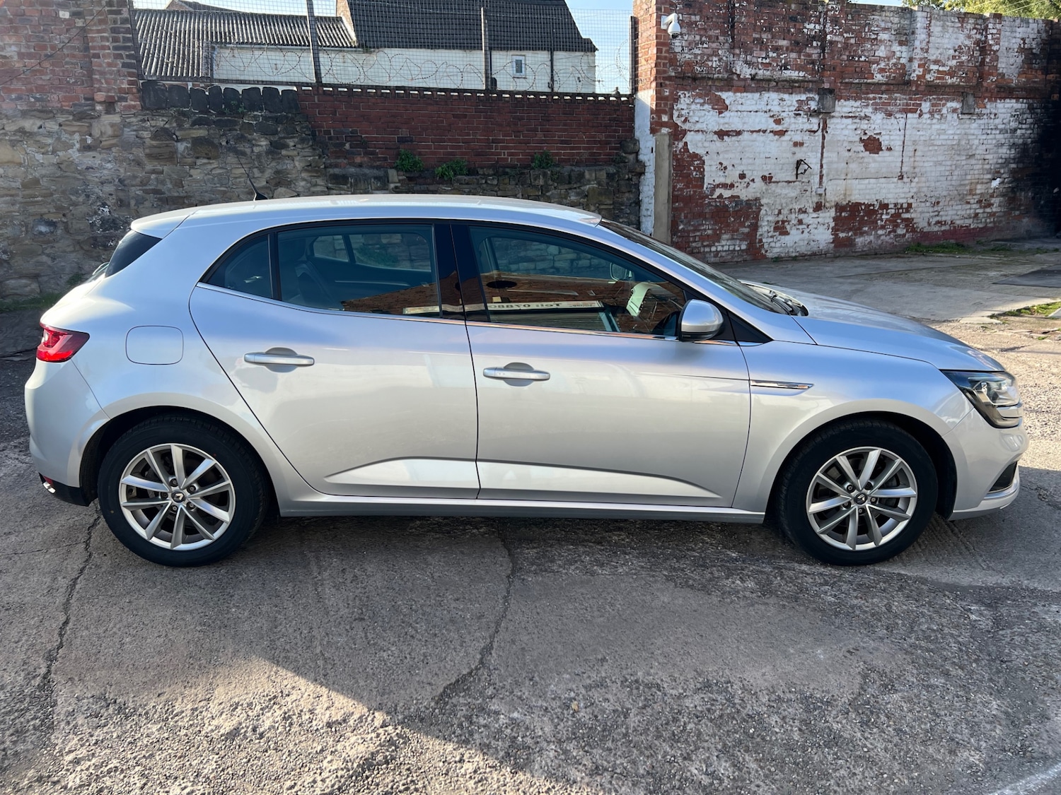 Used Renault Megane 2017 for sale - 76437933: Photo 12