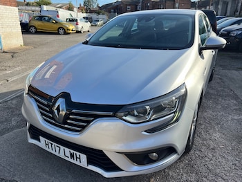 Used Renault Megane 2017 for sale - 76437933: Photo
