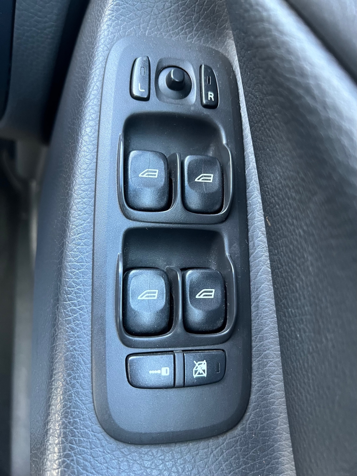 Used Volvo XC90 2010 for sale - 78061490: Photo 28