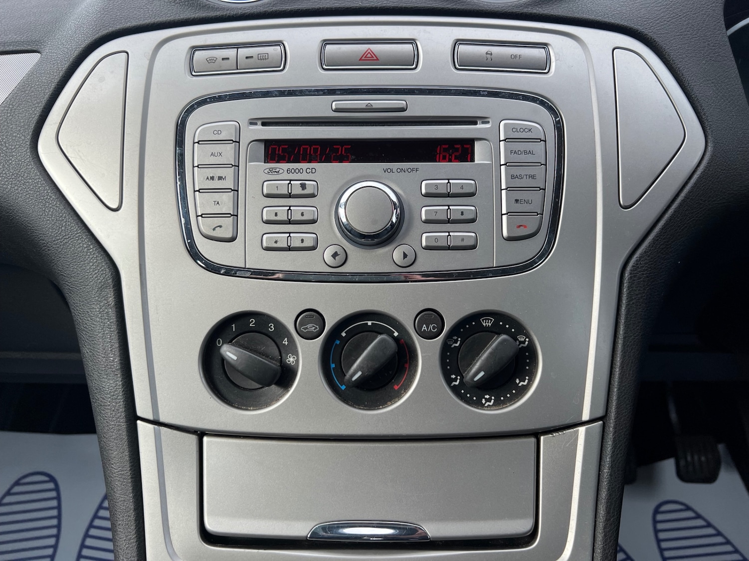 Used Ford Mondeo 2010 for sale - 76316449: Photo 22