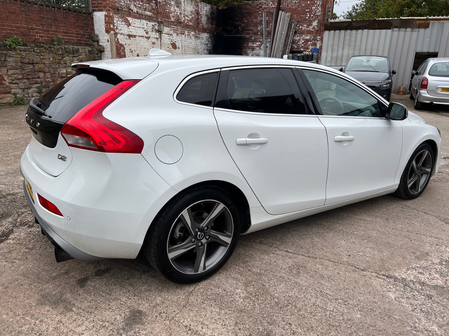 Used Volvo V40 2015 for sale - 76483145: Photo 11