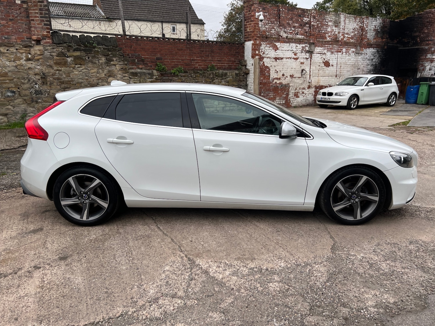Used Volvo V40 2015 for sale - 76483145: Photo 12