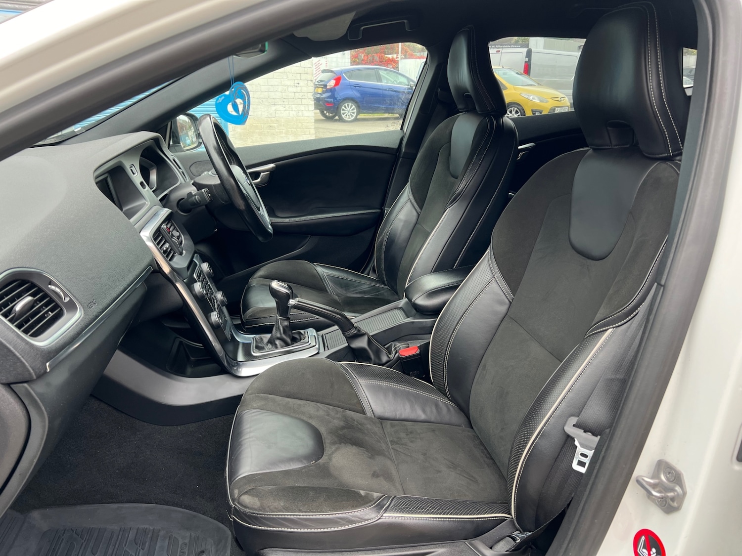 Used Volvo V40 2015 for sale - 76483145: Photo 14