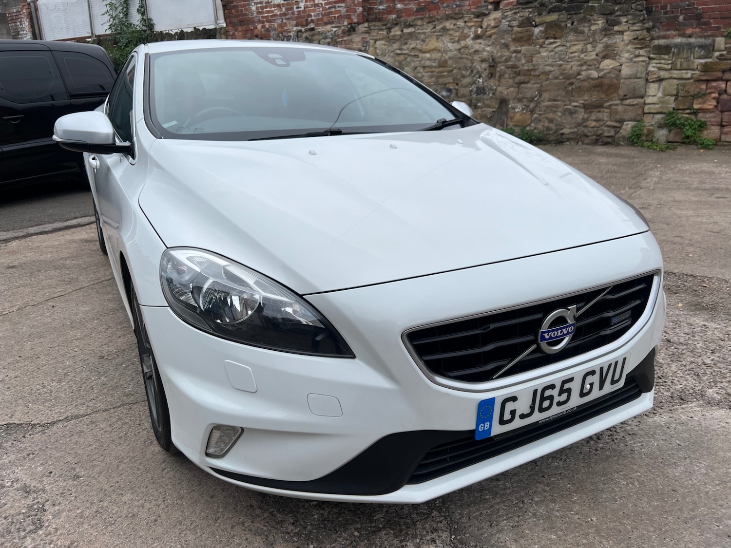 Used Volvo V40 2015 for sale - 76483145: Photo 2