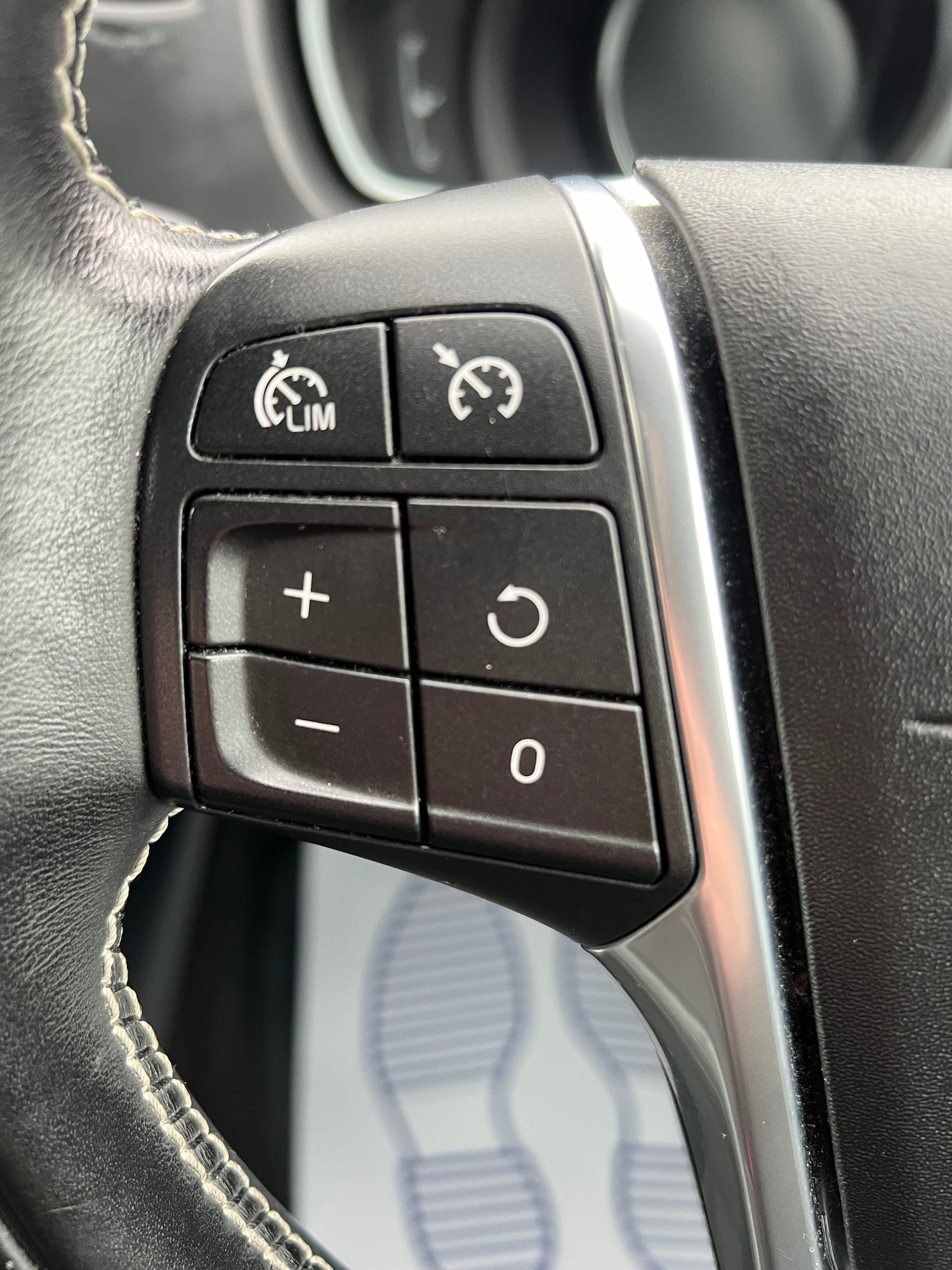 Used Volvo V40 2015 for sale - 76483145: Photo 23