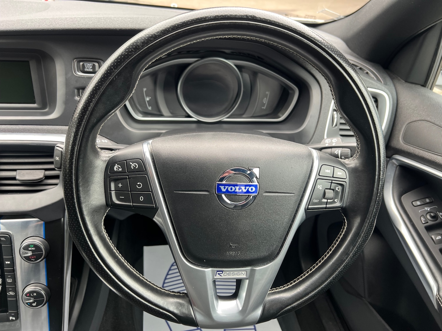 Used Volvo V40 2015 for sale - 76483145: Photo 25