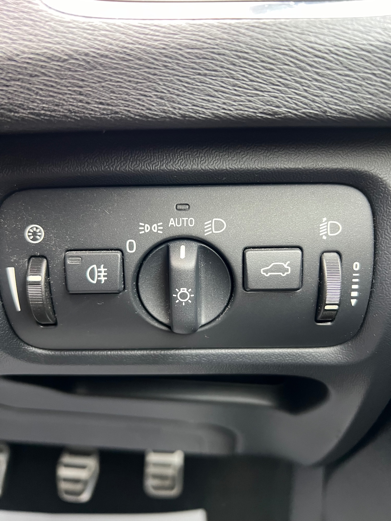 Used Volvo V40 2015 for sale - 76483145: Photo 26