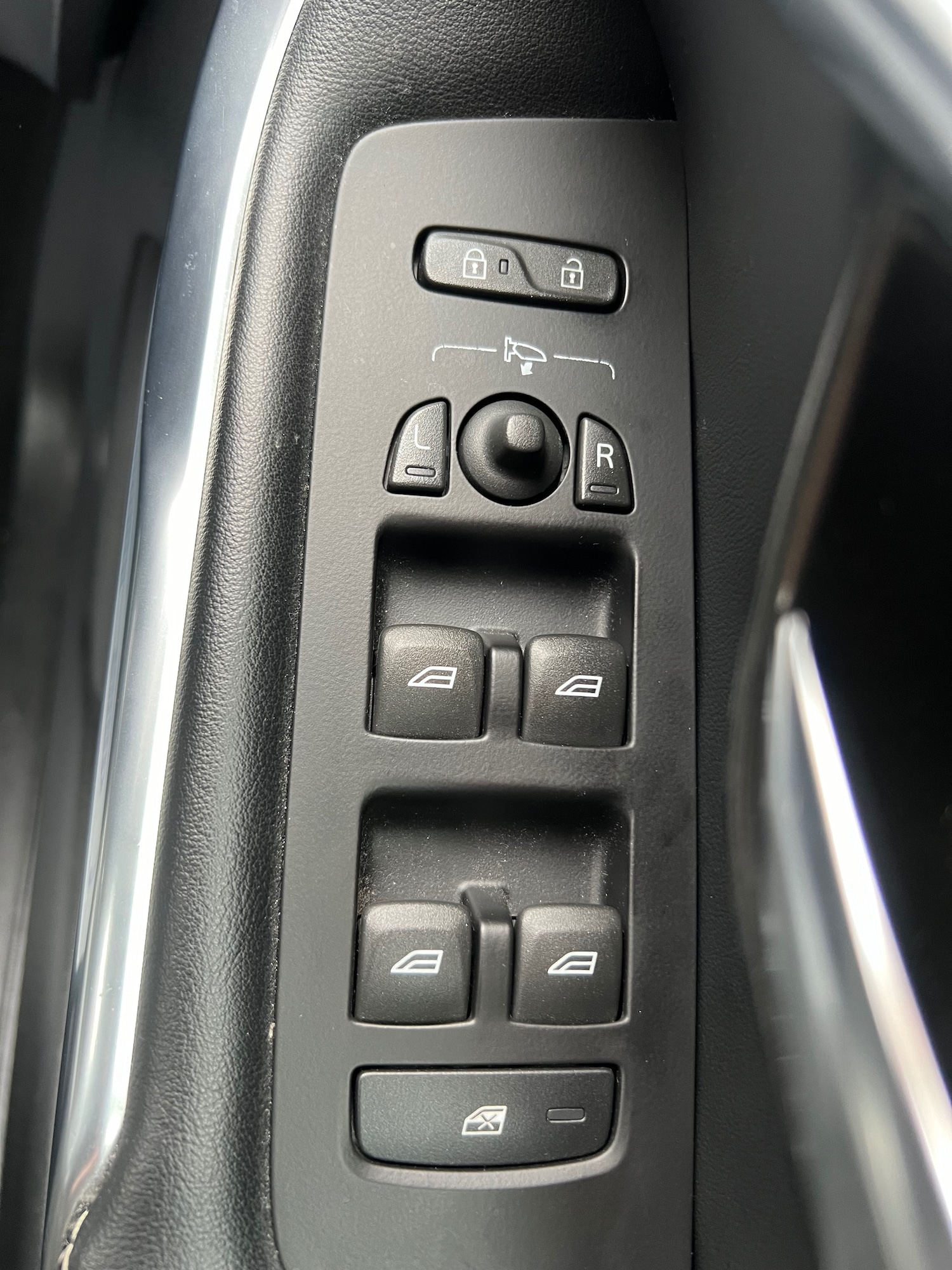 Used Volvo V40 2015 for sale - 76483145: Photo 27