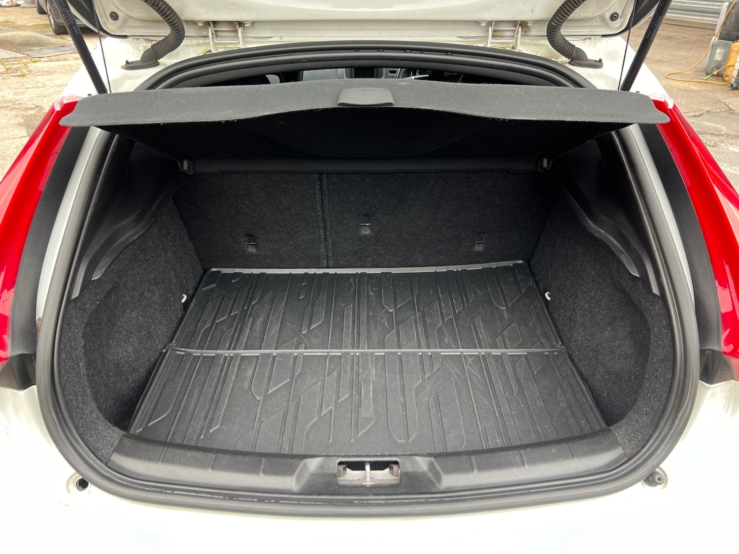 Used Volvo V40 2015 for sale - 76483145: Photo 28