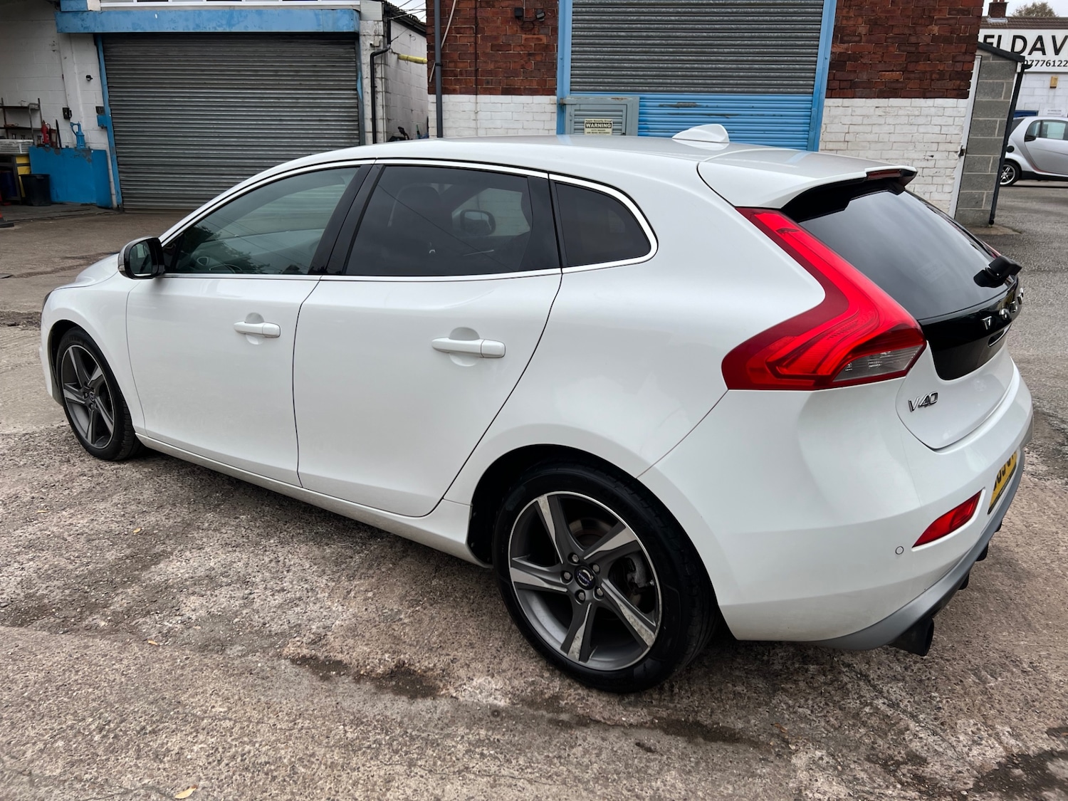 Used Volvo V40 2015 for sale - 76483145: Photo 7