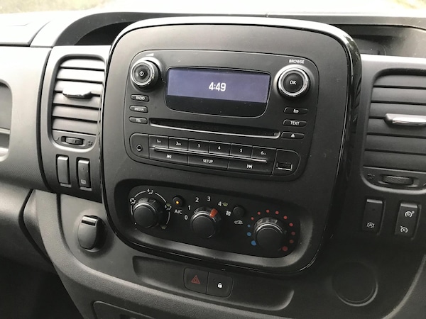 Used Vauxhall Vivaro 2015 for sale - 75102632: Photo 8
