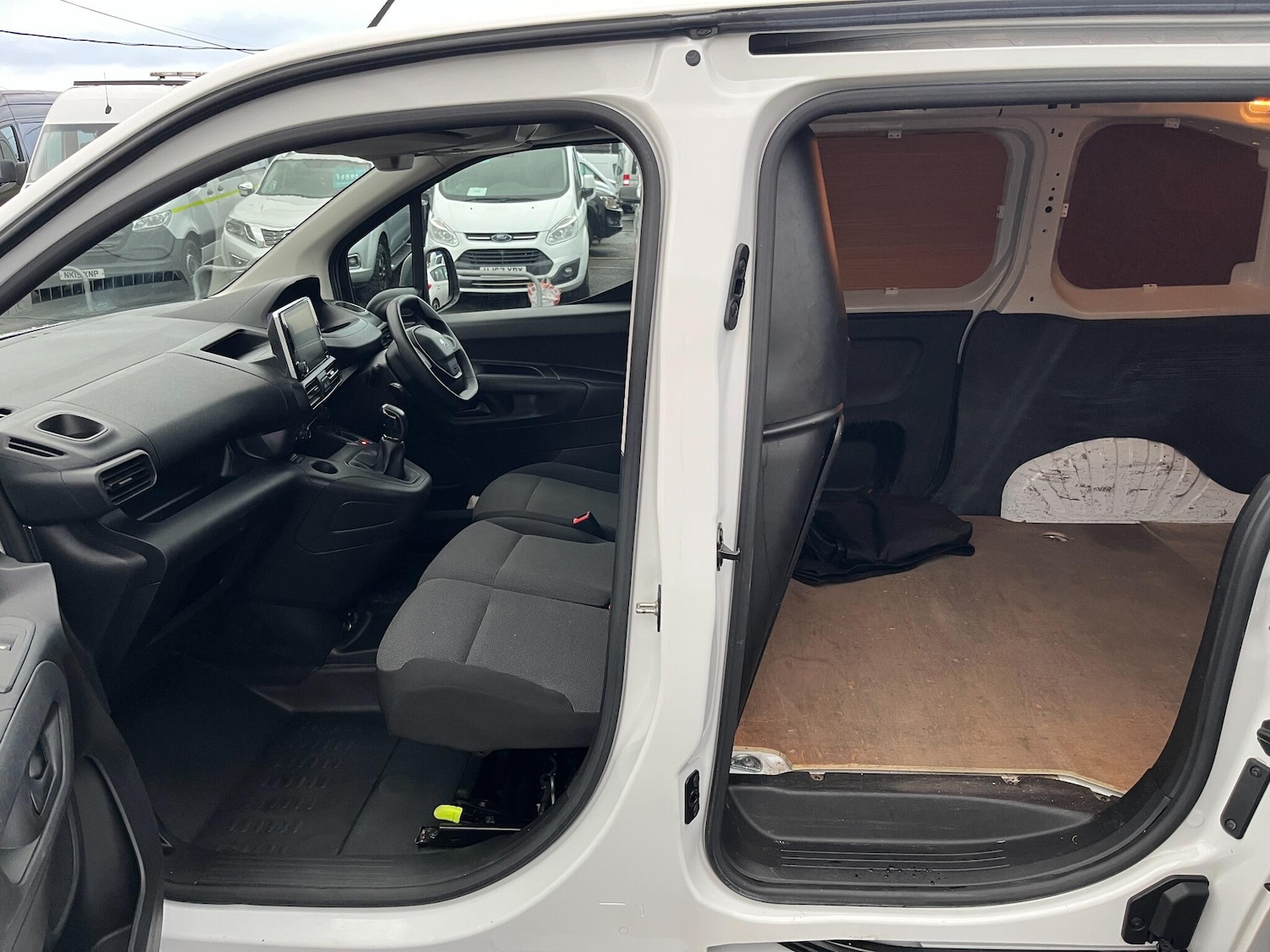 Used Peugeot Partner 2021 for sale - 77016082: Photo 6