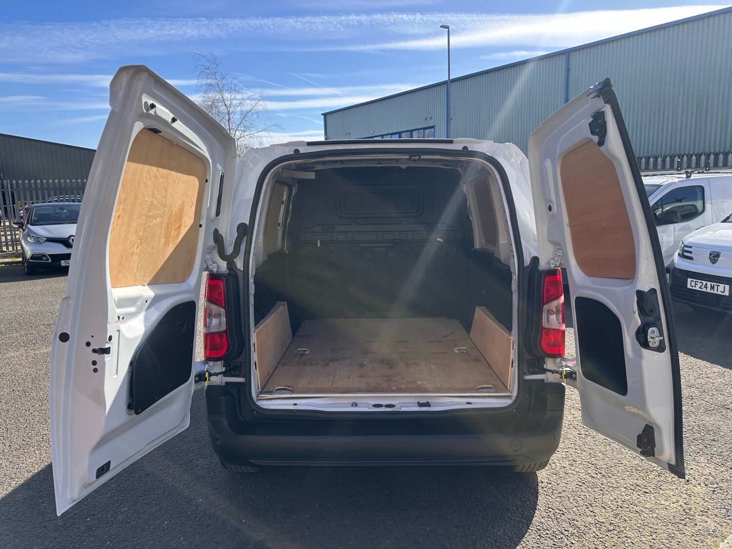 Used Peugeot Partner 2024 for sale - 77915387: Photo 22