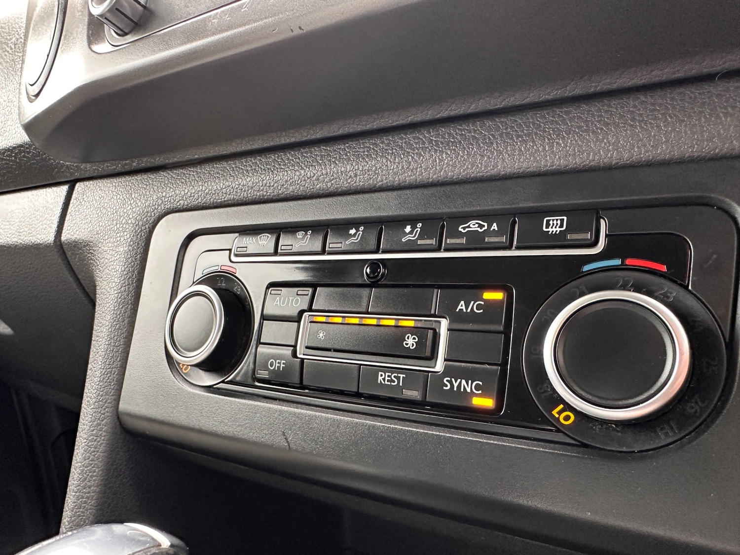 Used Volkswagen Amarok 2014 for sale - 77845433: Photo 36