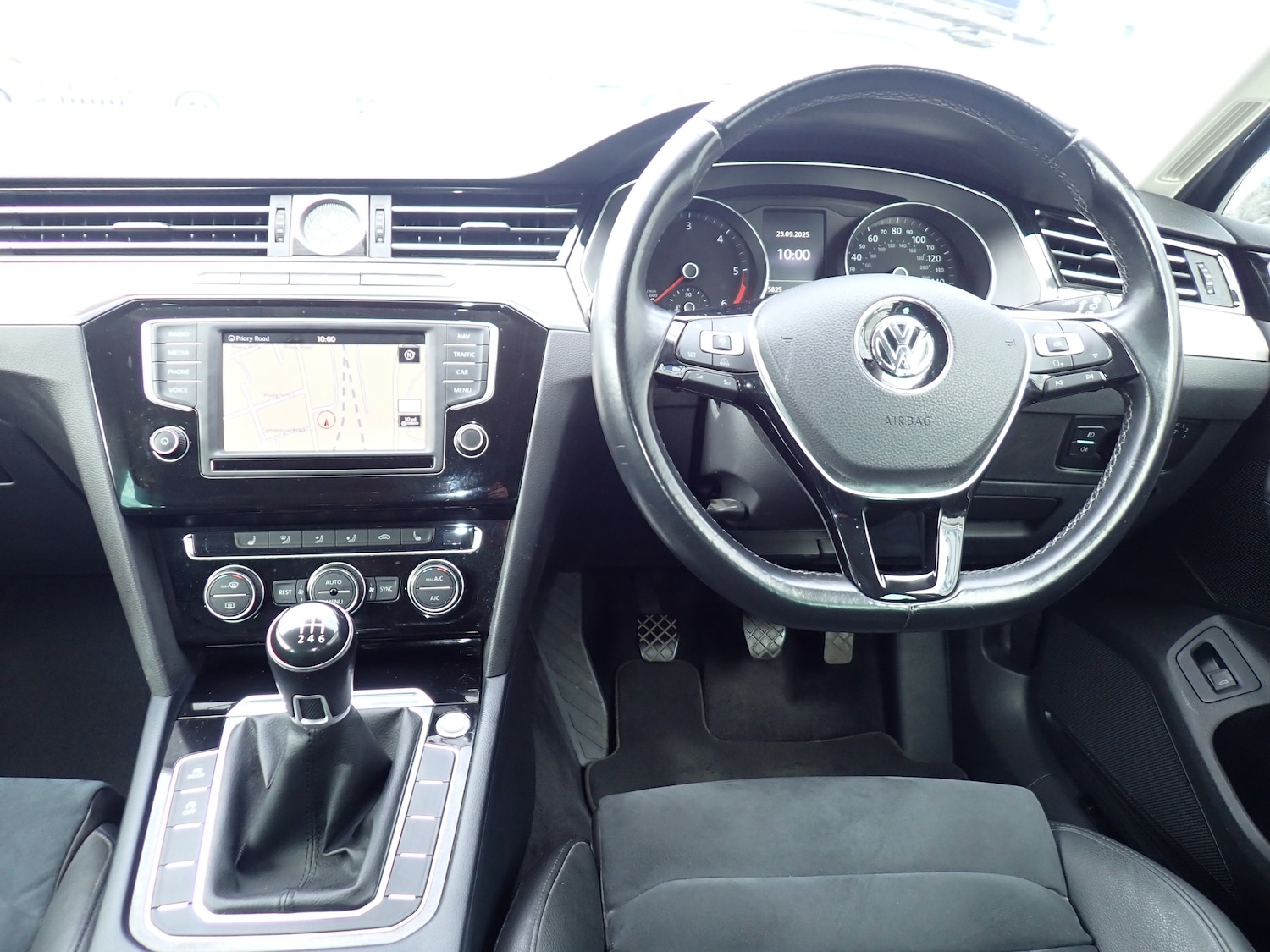 Used Volkswagen Passat 2015 for sale - 76193852: Photo 2