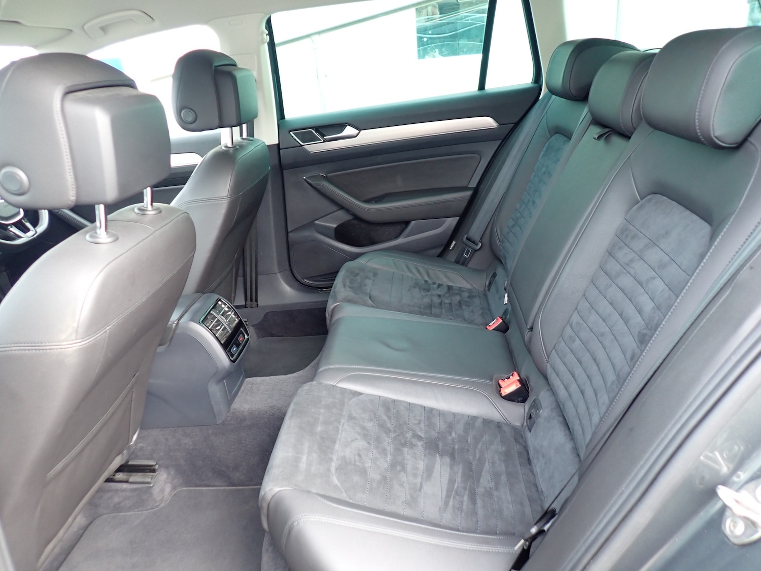 Used Volkswagen Passat 2015 for sale - 76193852: Photo 4