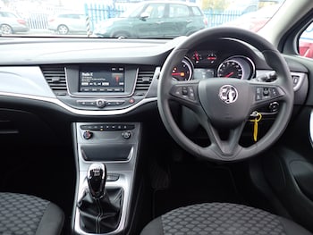 Used Vauxhall Astra 2017 for sale - 76416515: Photo