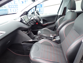 Used Peugeot 2008 2017 for sale - 77665947: Photo