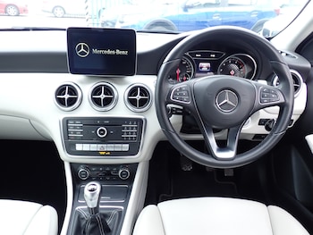 Used Mercedes-Benz A-Class 2017 for sale - 76040561: Photo 2