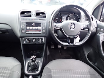 Used Volkswagen Polo 2016 for sale - 76922668: Photo