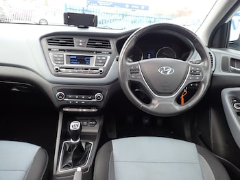 Used Hyundai i20 2015 for sale - 76949809: Photo