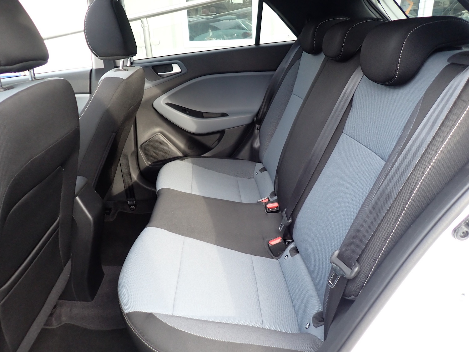 Used Hyundai i20 2015 for sale - 76949809: Photo 4