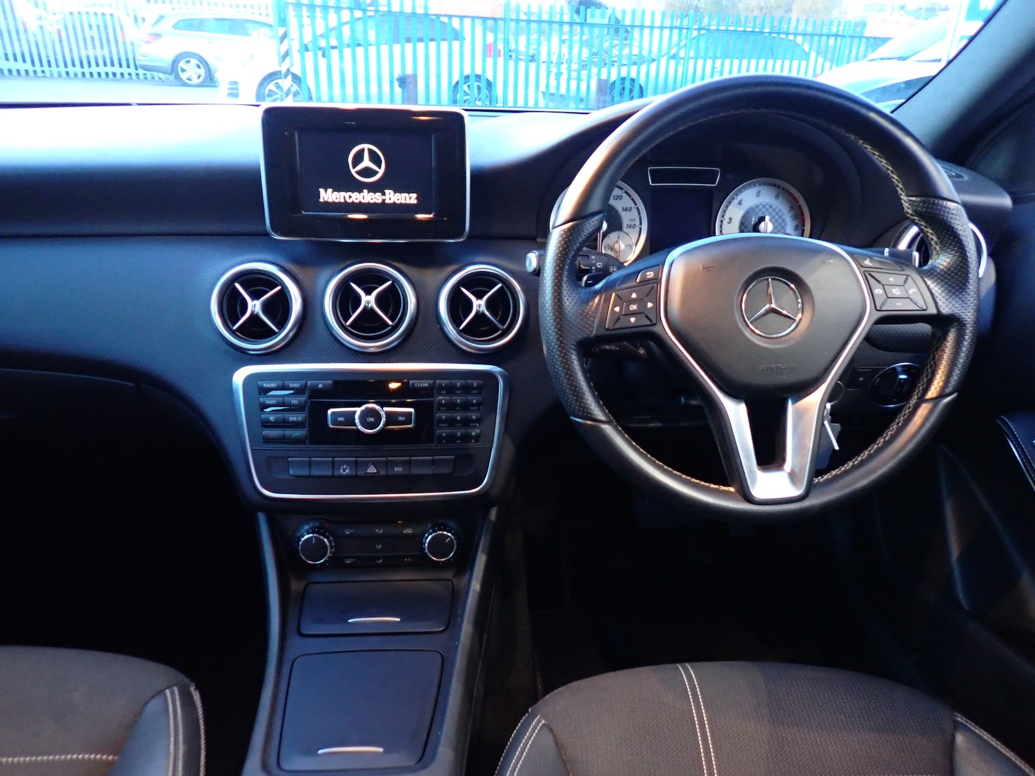 Used Mercedes-Benz A-Class 2014 for sale - 76469117: Photo 2