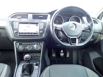 Used Volkswagen Tiguan 2017 for sale - 77845481: Photo