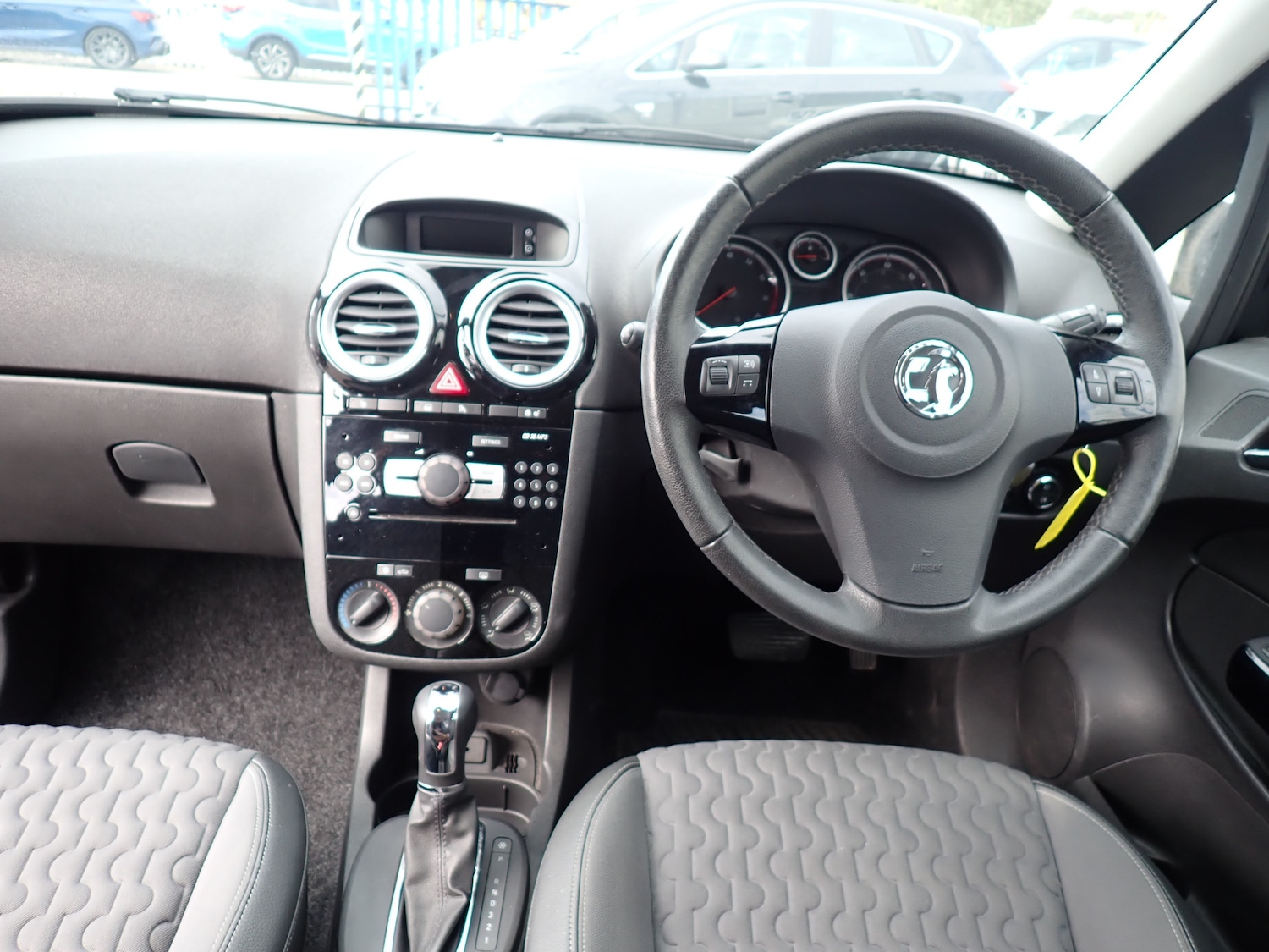 Used Vauxhall Corsa 2014 for sale - 75724238: Photo 2
