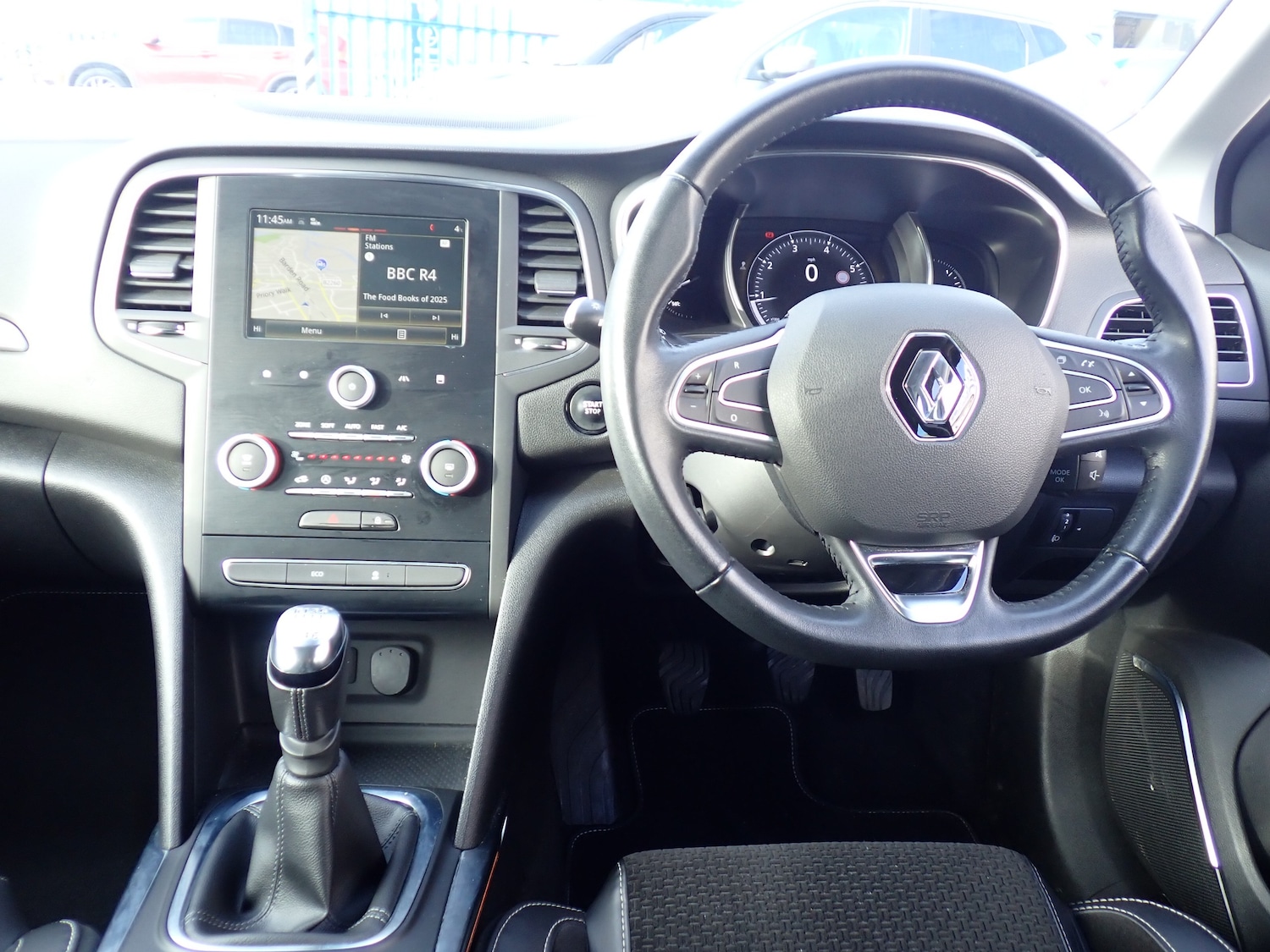 Used Renault Megane 2017 for sale - 76819743: Photo 2