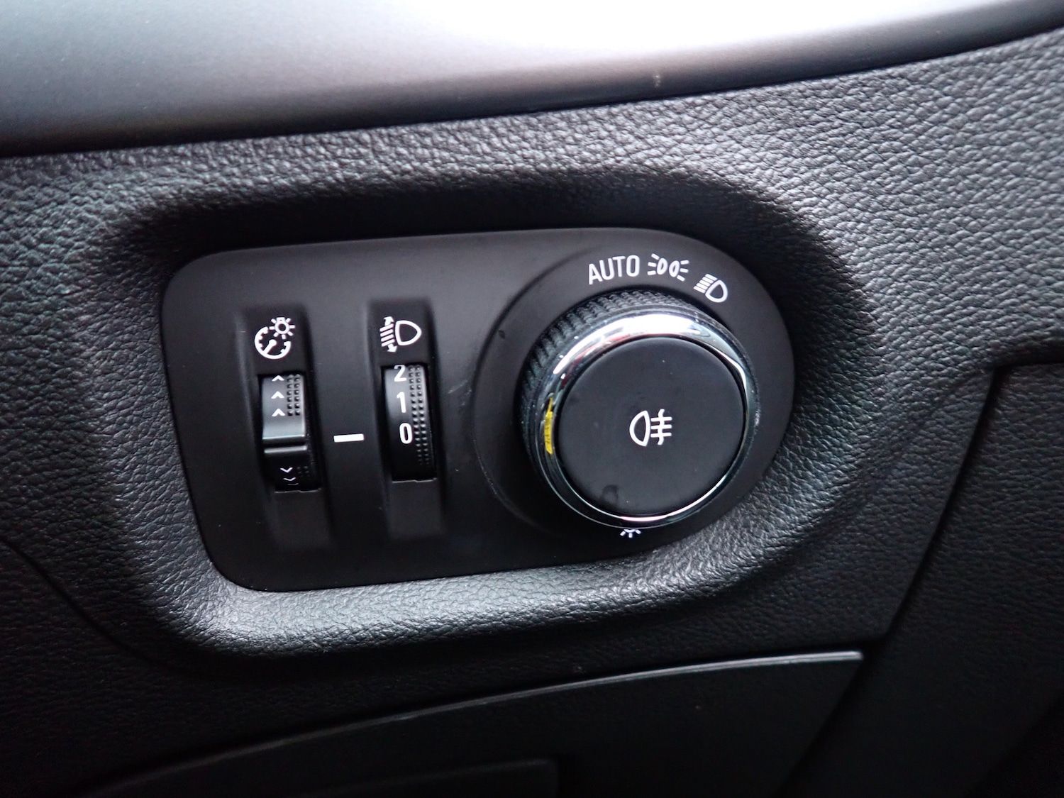 Used Vauxhall Astra 2017 for sale - 76641651: Photo 18