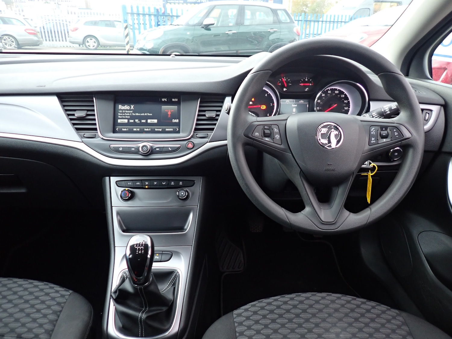 Used Vauxhall Astra 2017 for sale - 76641651: Photo 2