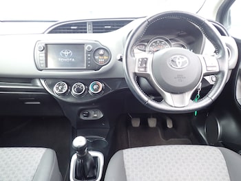 Used Toyota Yaris 2015 for sale - 78888854: Photo