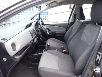 Used Toyota Yaris 2015 for sale - 78888854: Photo