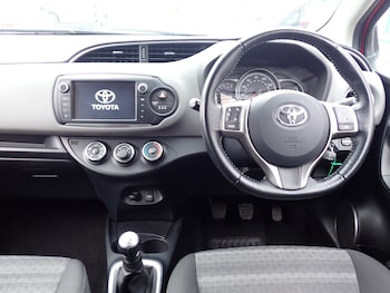 Used Toyota Yaris 2016 for sale - 76287962: Photo 2
