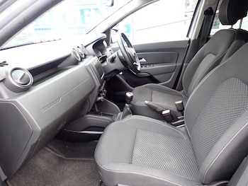 Used Dacia Duster 2021 for sale - 79229529: Photo