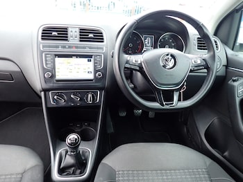 Used Volkswagen Polo 2016 for sale - 78026248: Photo