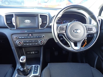 Used Kia Sportage 2017 for sale - 76224942: Photo 2