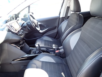 Used Peugeot 2008 2017 for sale - 79099355: Photo