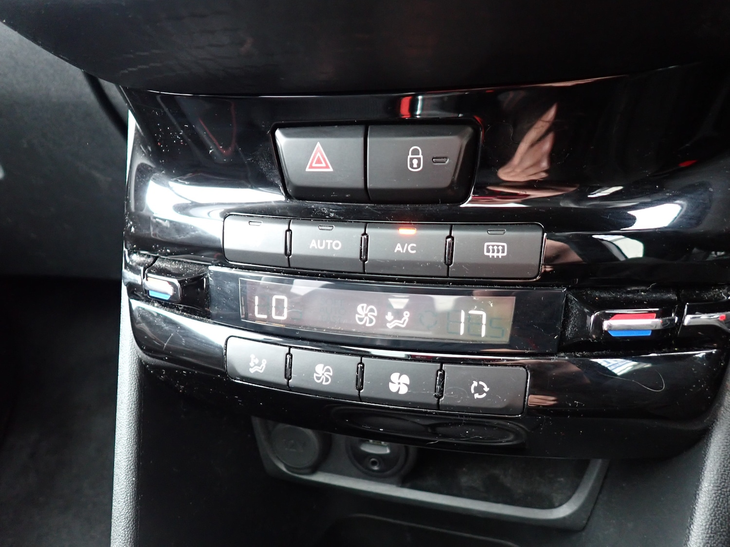 Used Peugeot 2008 2017 for sale - 76376793: Photo 15