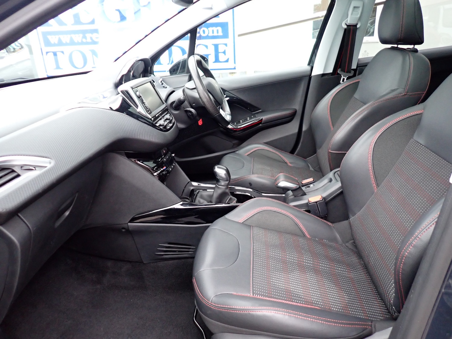 Used Peugeot 2008 2017 for sale - 76376793: Photo 2