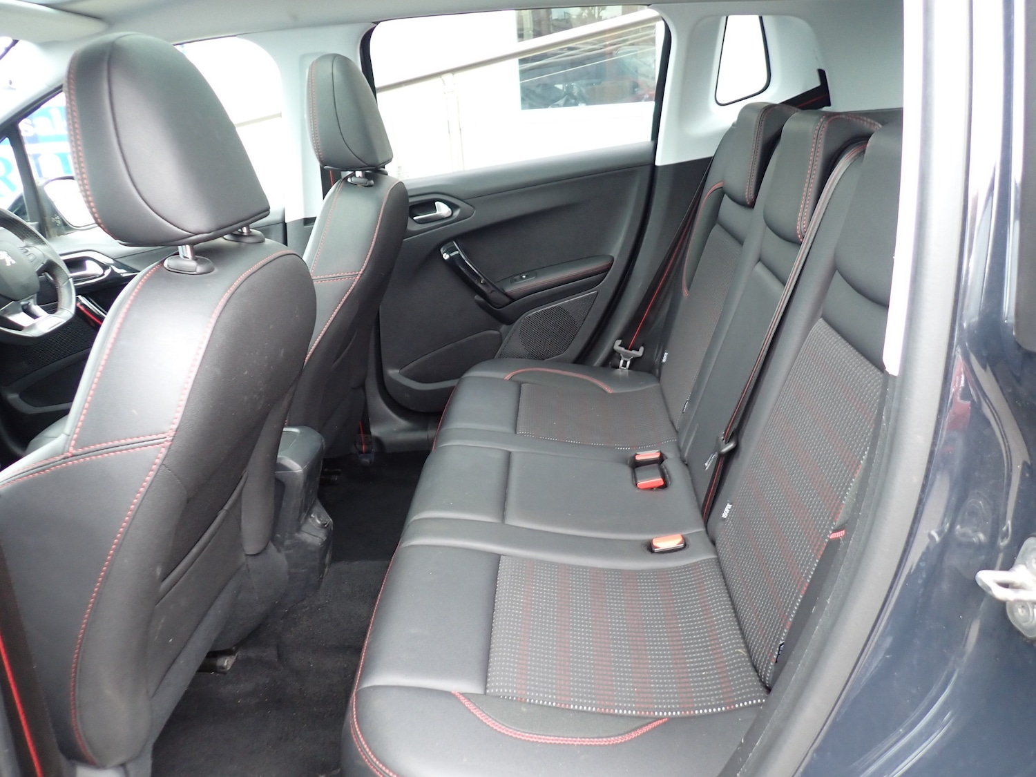 Used Peugeot 2008 2017 for sale - 76376793: Photo 3