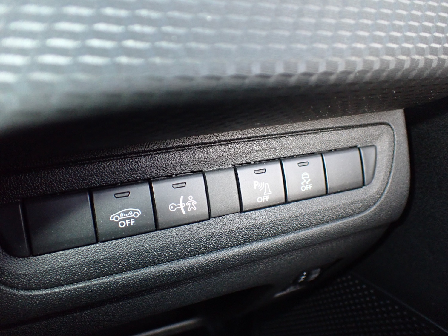 Used Peugeot 2008 2017 for sale - 76040533: Photo 18