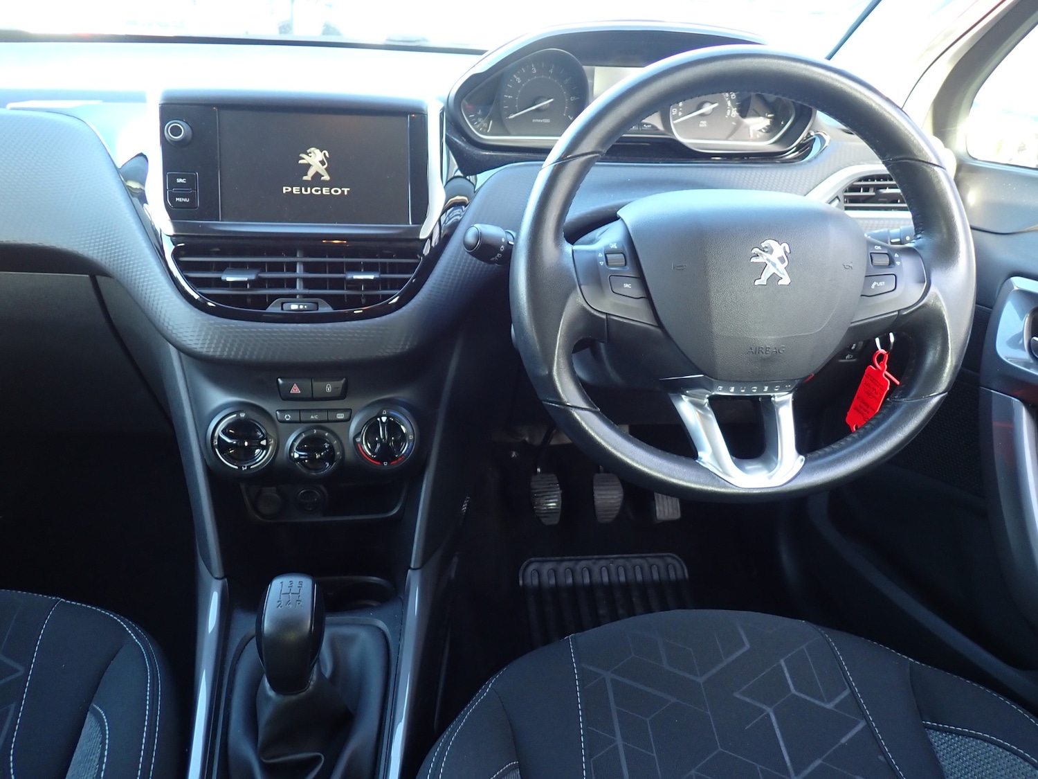 Used Peugeot 2008 2017 for sale - 76040533: Photo 2