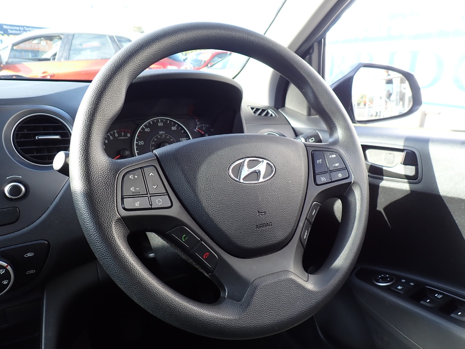 Used Hyundai i10 2017 for sale - 77159444: Photo 12
