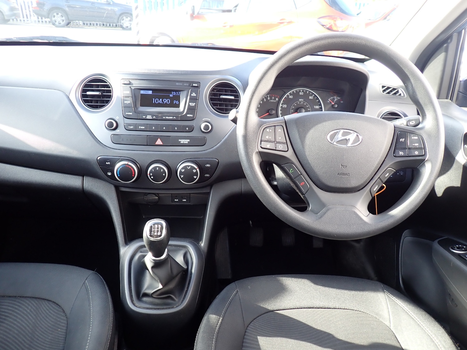 Used Hyundai i10 2017 for sale - 77159444: Photo 2