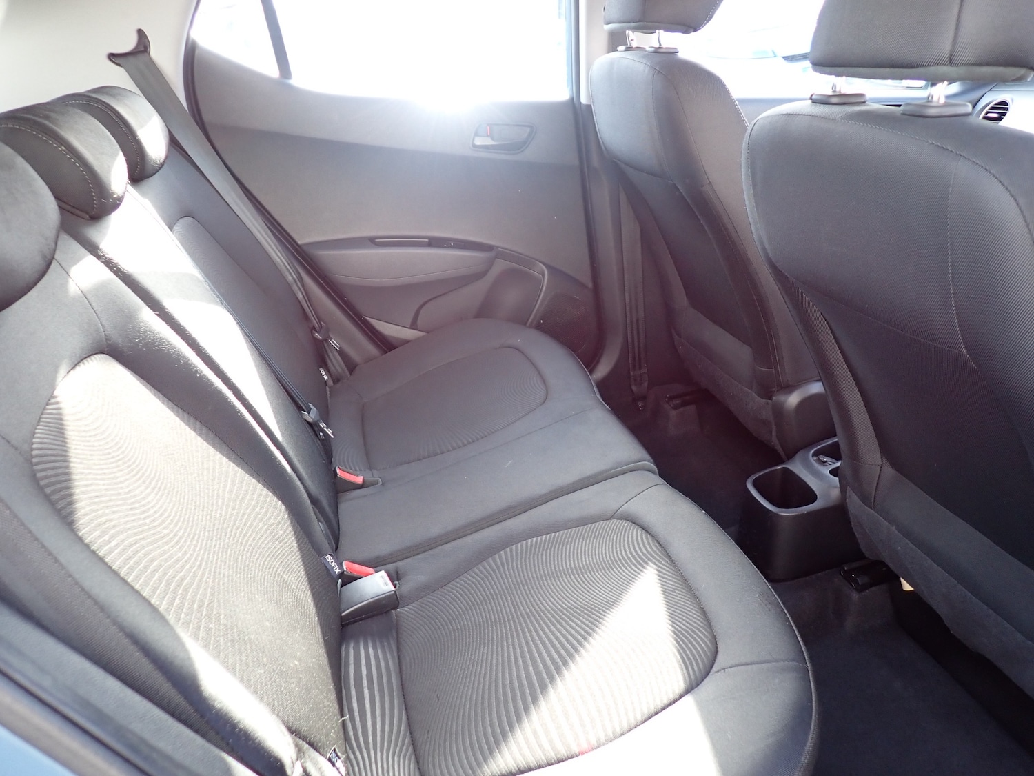 Used Hyundai i10 2017 for sale - 77159444: Photo 4